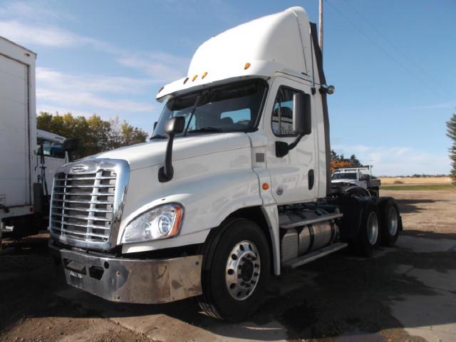 2015 FREIGHTLINER CASCADIA T/A 5TH WHEEL TRUCK
